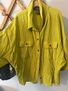 Textured Button-Front Women's Blouse in Chartreuse